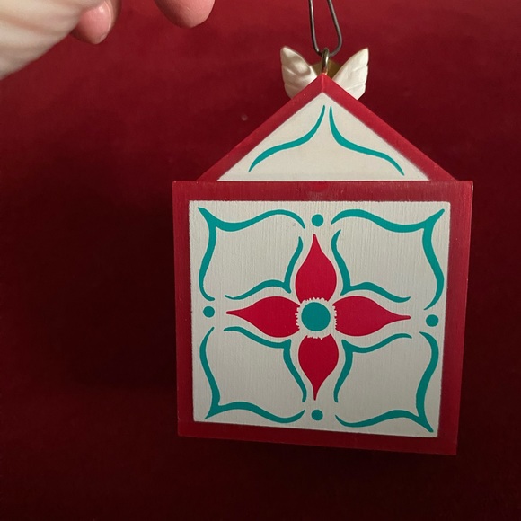 LIKE NEW rare Hallmark Collector’s Series Miniature Crèche handcrafted ornament - Picture 3 of 6